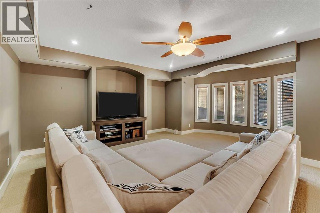 220 East Lakeview Place