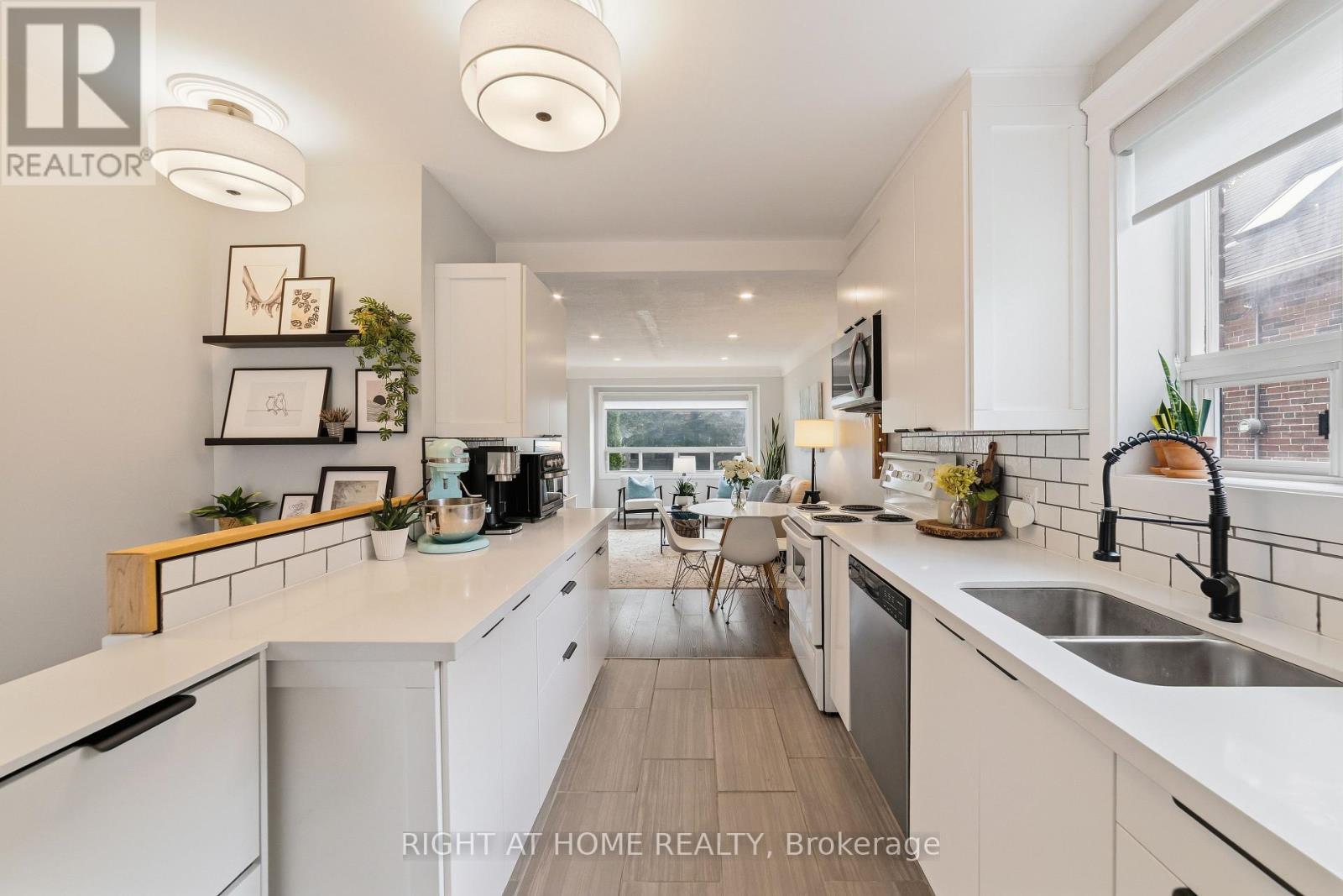 206 East 19th Street, Hamilton, Ontario  L9A 4S5 - Photo 2 - X13869690