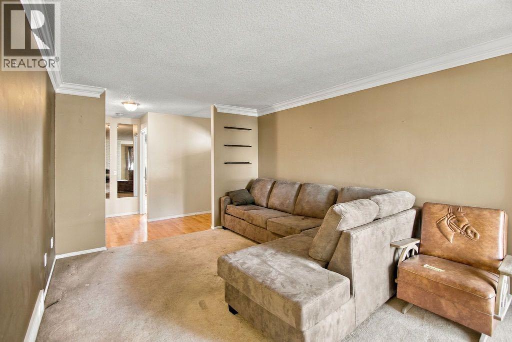 3037 Doverbrook Road Se, Calgary, Alberta  T2B 2L4 - Photo 7 - A2354495