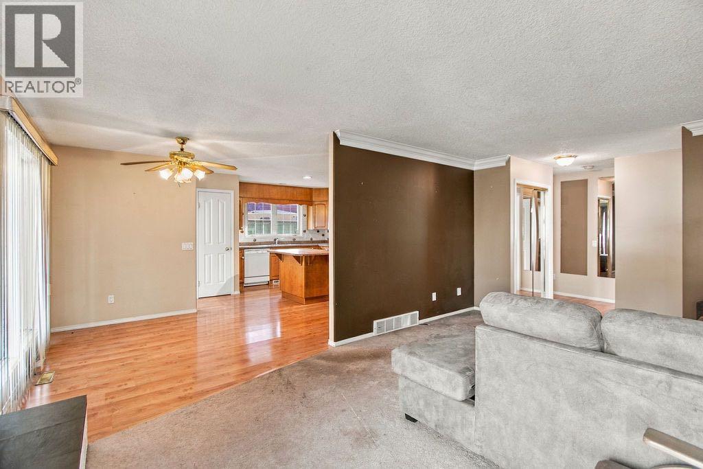 3037 Doverbrook Road Se, Calgary, Alberta  T2B 2L4 - Photo 6 - A2354495