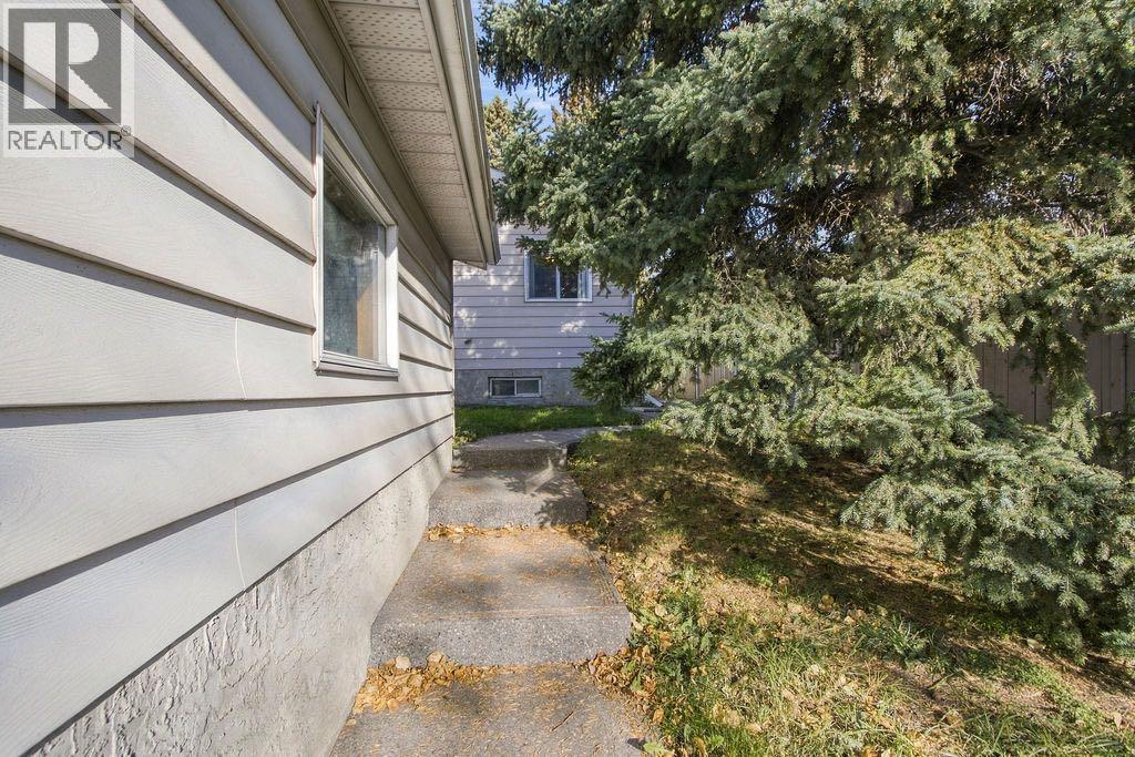 3037 Doverbrook Road Se, Calgary, Alberta  T2B 2L4 - Photo 36 - A2354495