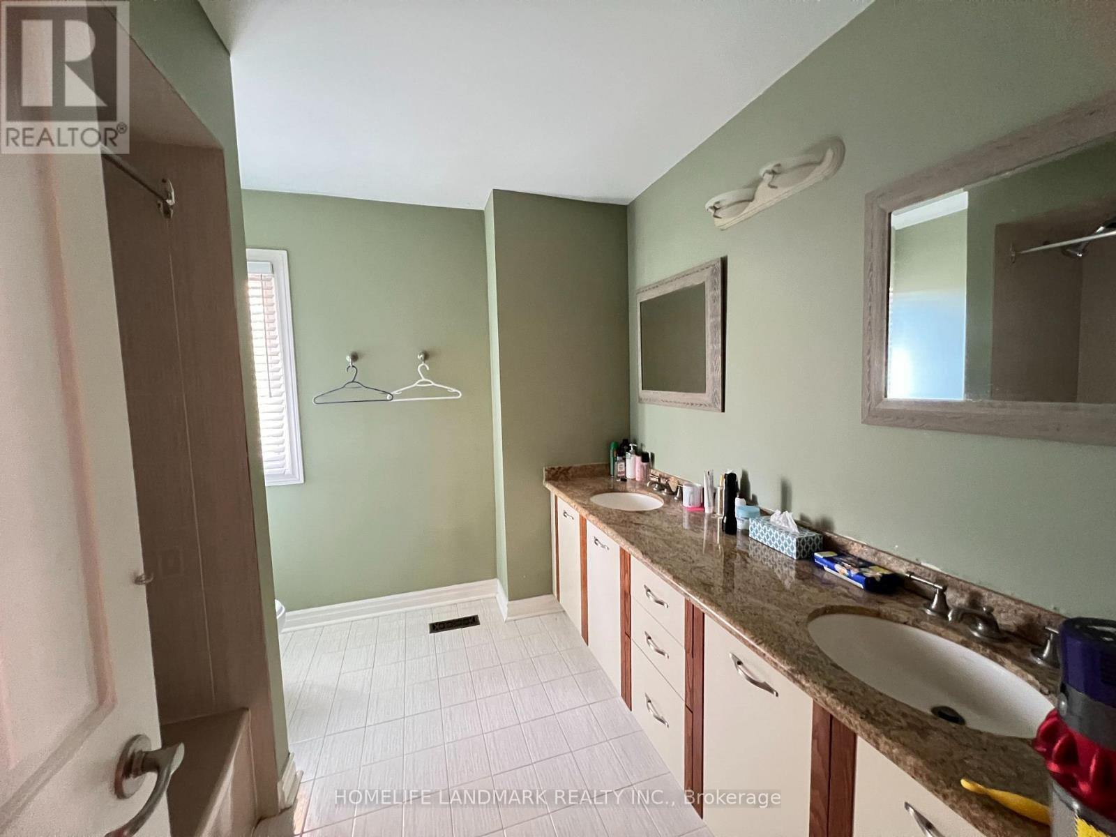 35 Montclair Road N, Richmond Hill, Ontario  L4B 2T9 - Photo 10 - N14102888