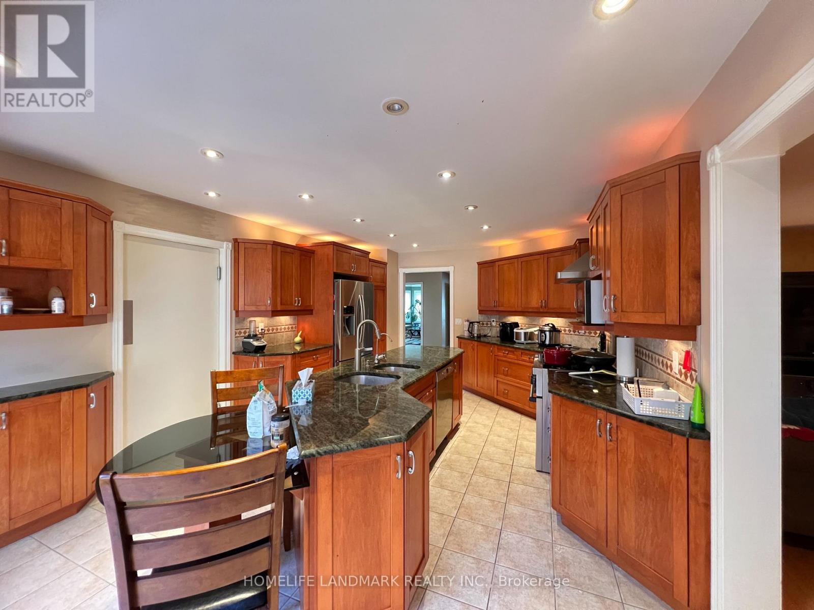 35 Montclair Road N, Richmond Hill, Ontario  L4B 2T9 - Photo 2 - N14102888