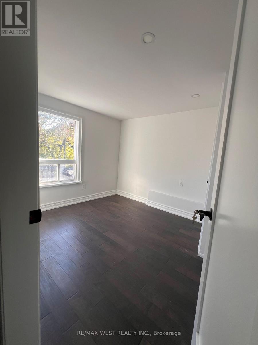 Upper - 181 Cedric Avenue, Toronto, Ontario  M6C 3X7 - Photo 5 - C14114448