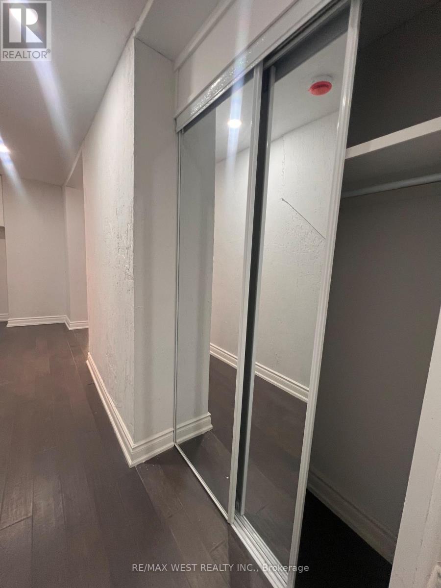 Main - 181 Cedric Avenue, Toronto, Ontario  M6C 3X7 - Photo 4 - C14114452