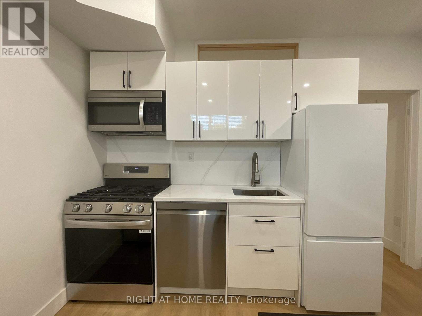 674 Manning Avenue, Toronto, Ontario  M6G 2W4 - Photo 10 - C14114462