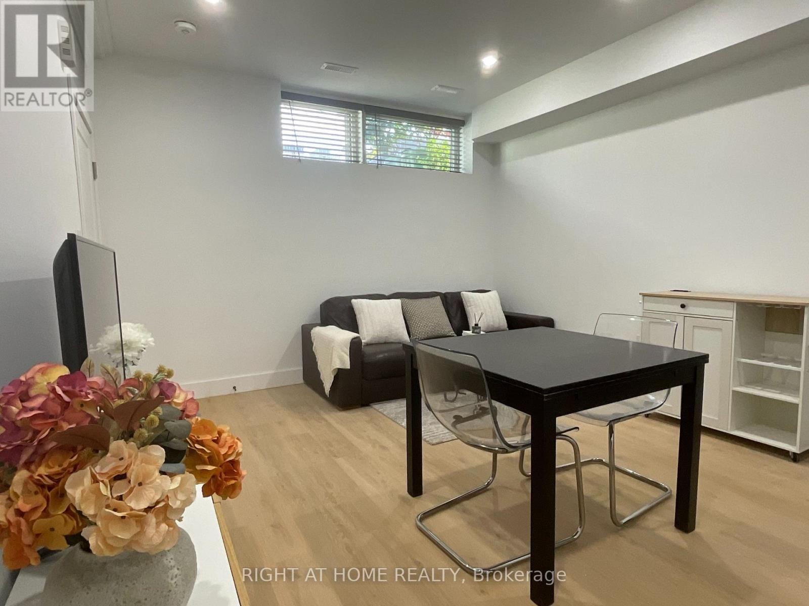 674 Manning Avenue, Toronto, Ontario  M6G 2W4 - Photo 13 - C14114462