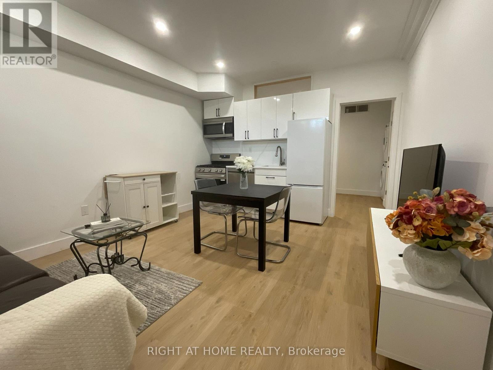 674 Manning Avenue, Toronto, Ontario  M6G 2W4 - Photo 14 - C14114462