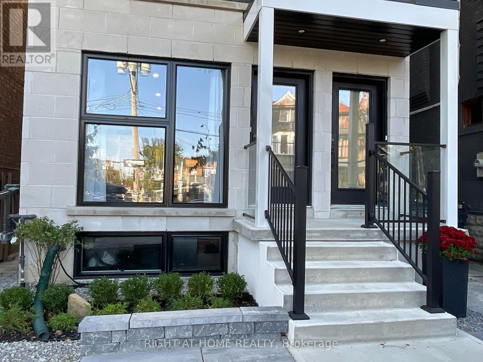 674 Manning Avenue, Toronto, Ontario  M6G 2W4 - Photo 20 - C14114462