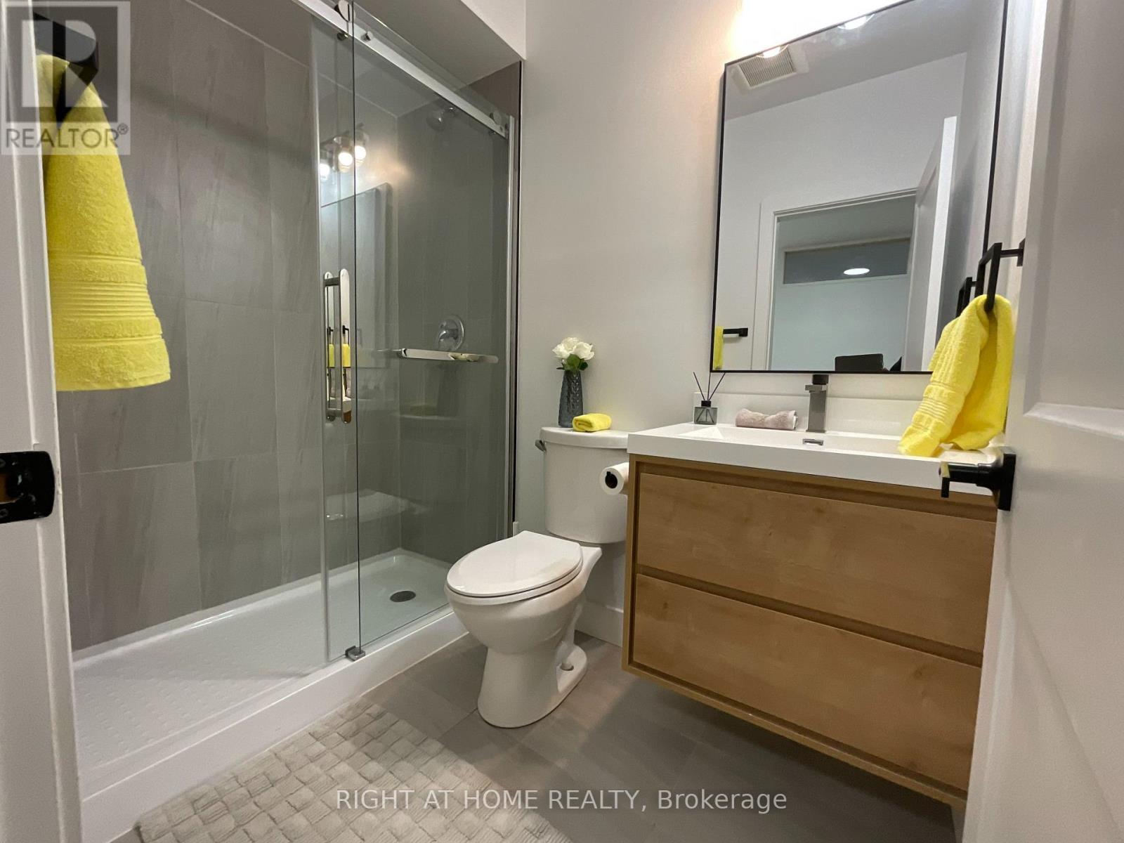 674 Manning Avenue, Toronto, Ontario  M6G 2W4 - Photo 4 - C14114462