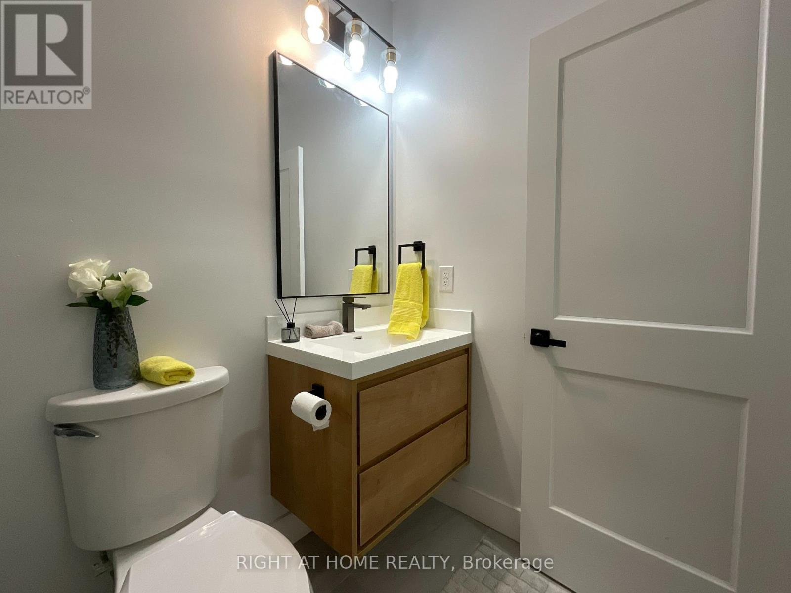 674 Manning Avenue, Toronto, Ontario  M6G 2W4 - Photo 5 - C14114462