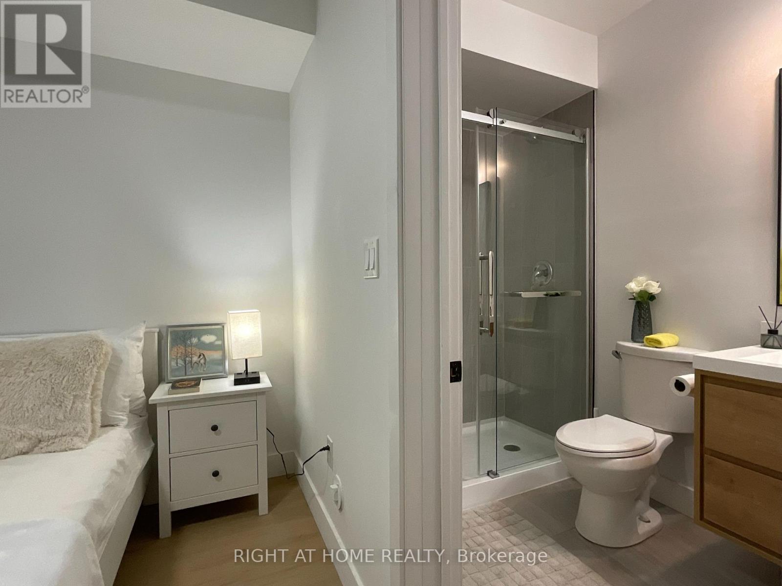 674 Manning Avenue, Toronto, Ontario  M6G 2W4 - Photo 7 - C14114462