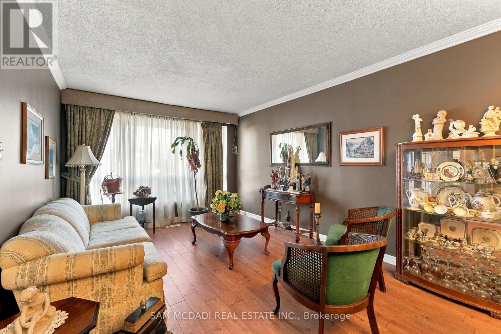 561 Tedwyn Drive, Mississauga, Ontario  L5A 1J8 - Photo 10 - W14114460