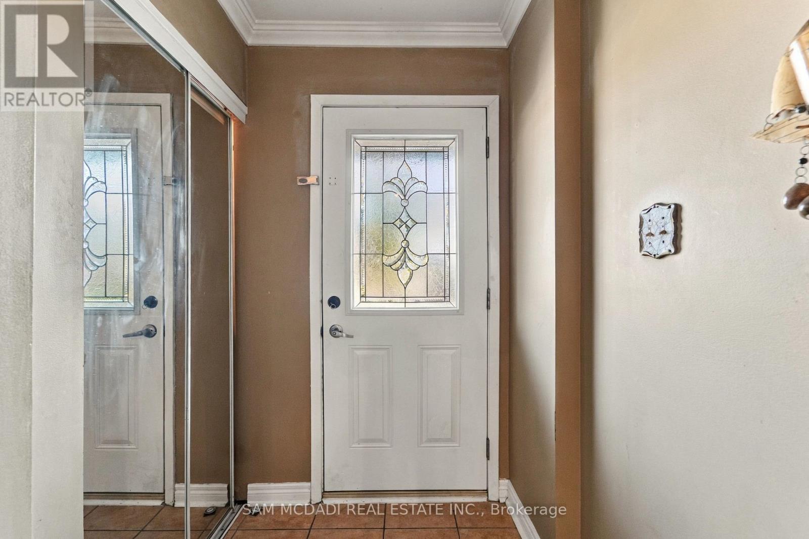 561 Tedwyn Drive, Mississauga, Ontario  L5A 1J8 - Photo 4 - W14114460