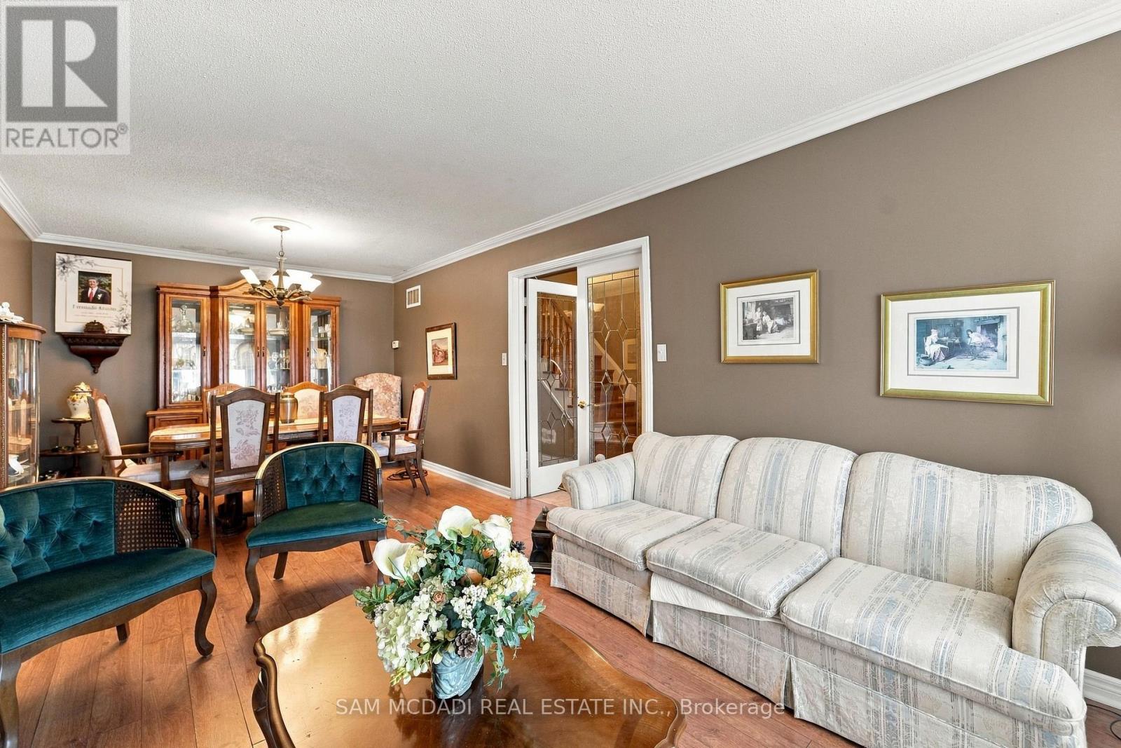561 Tedwyn Drive, Mississauga, Ontario  L5A 1J8 - Photo 9 - W14114460