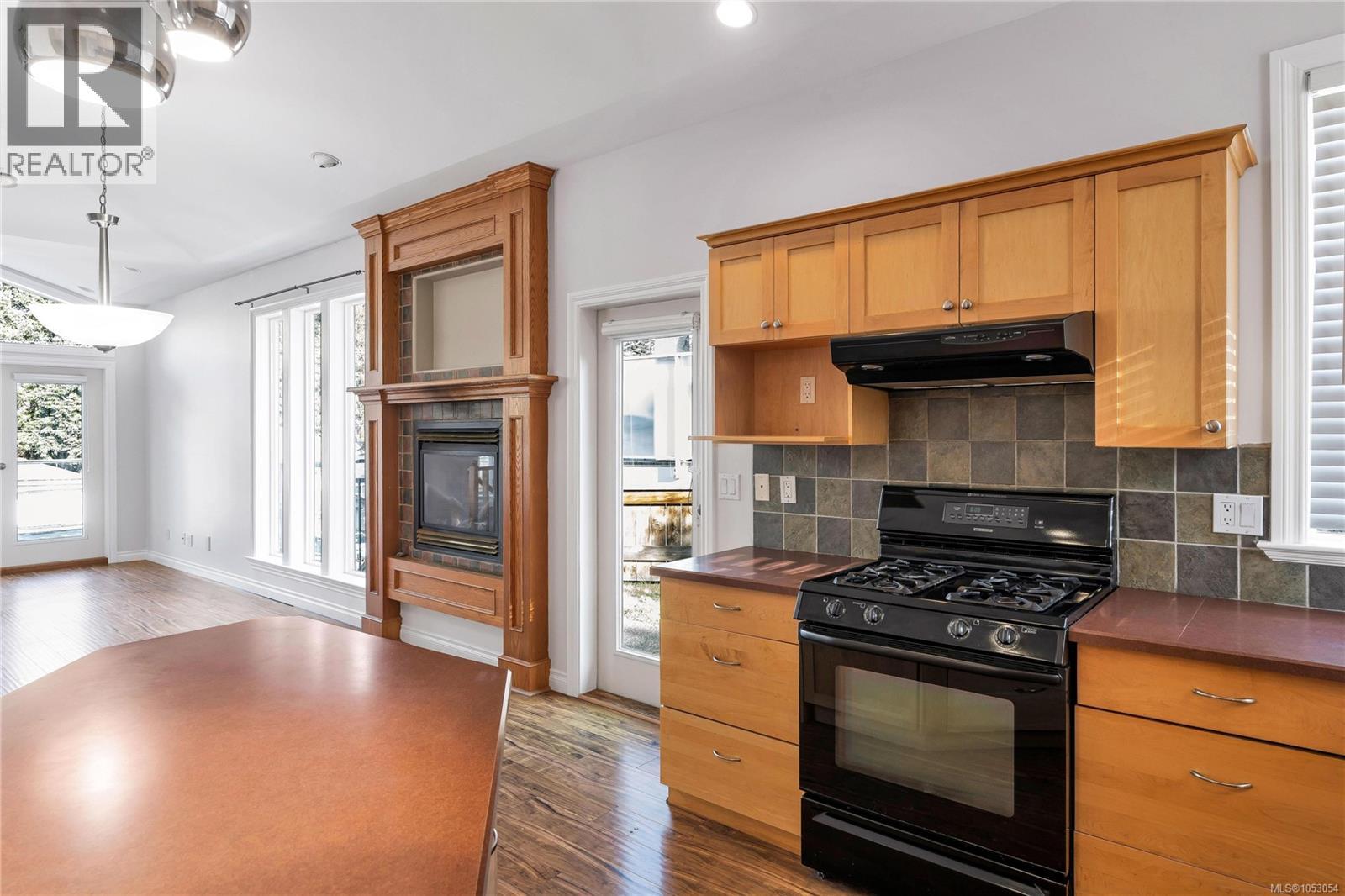 2426 Selwyn Rd