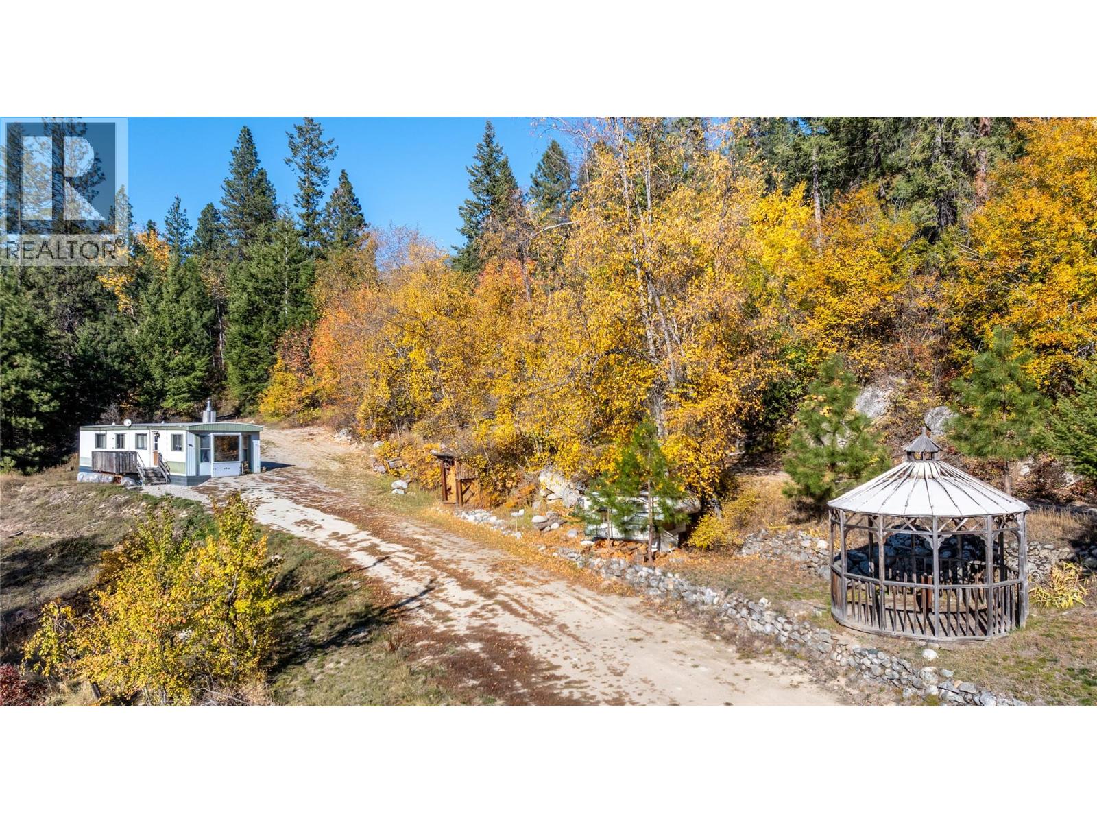 8732 3a Highway, Sirdar, British Columbia  V0B 2N1 - Photo 52 - 10404458