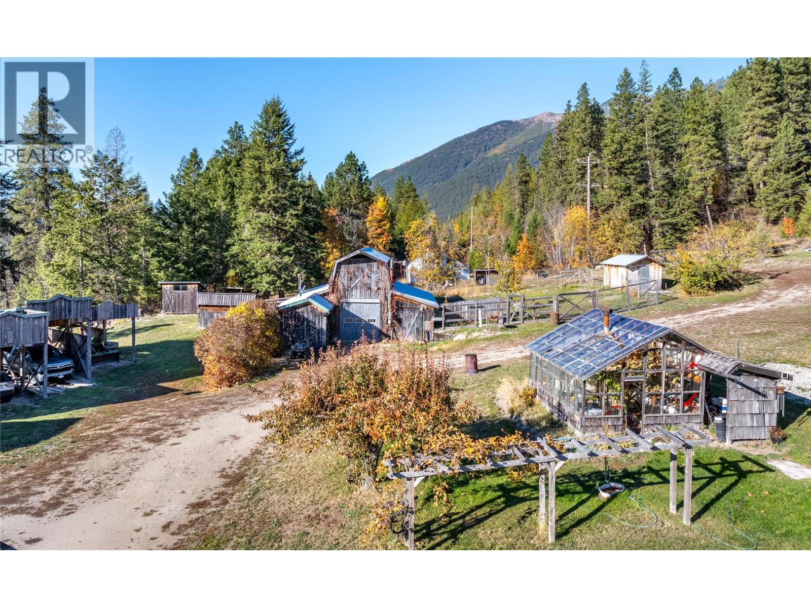 8732 3a Highway, Sirdar, British Columbia  V0B 2N1 - Photo 57 - 10404458