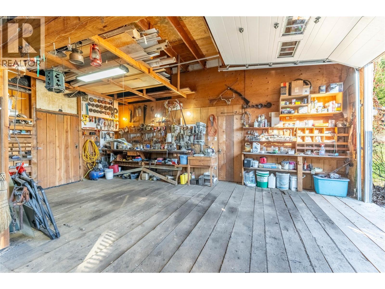 8732 3a Highway, Sirdar, British Columbia  V0B 2N1 - Photo 39 - 10404458