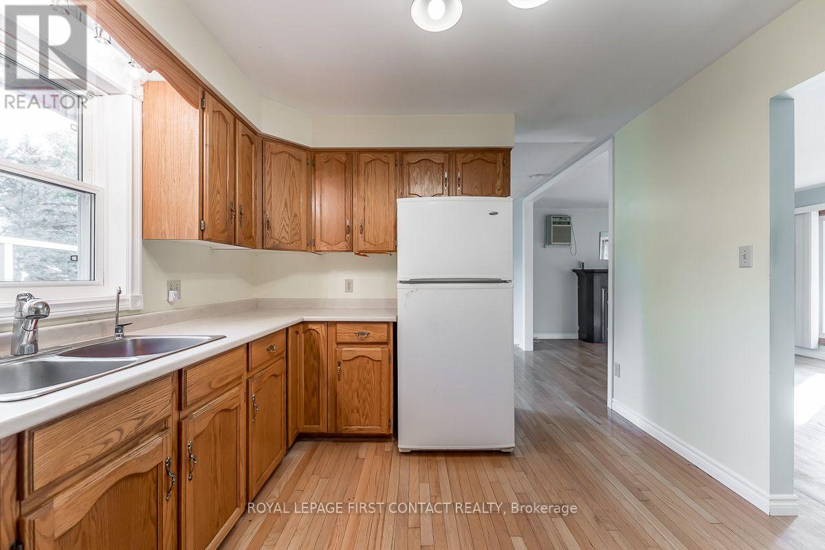 224 Christopher Street, Clearview, Ontario  L0M 1S0 - Photo 13 - S14114492