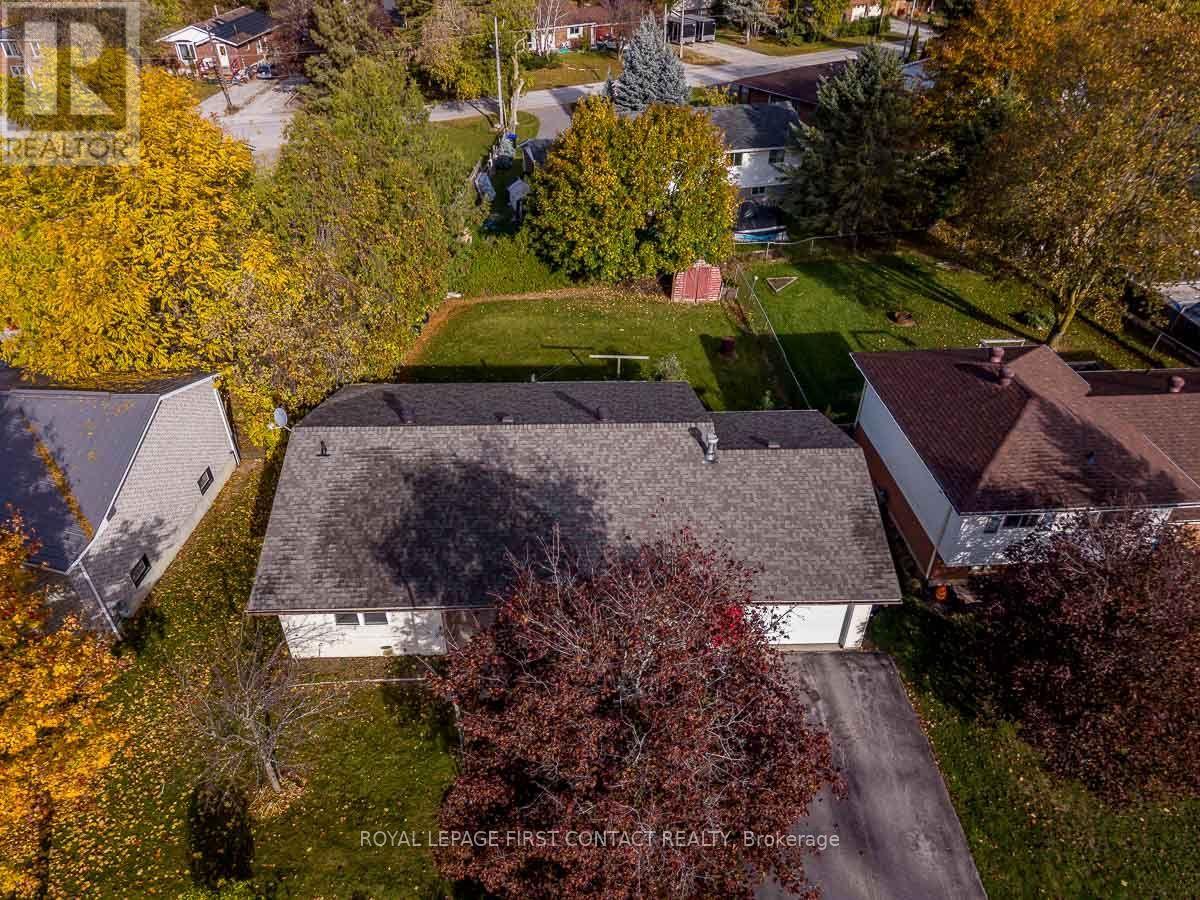 224 Christopher Street, Clearview, Ontario  L0M 1S0 - Photo 3 - S14114492