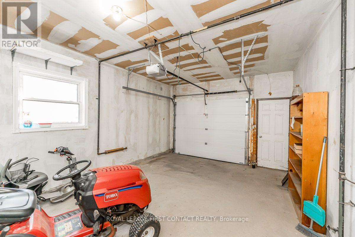 224 Christopher Street, Clearview, Ontario  L0M 1S0 - Photo 32 - S14114492