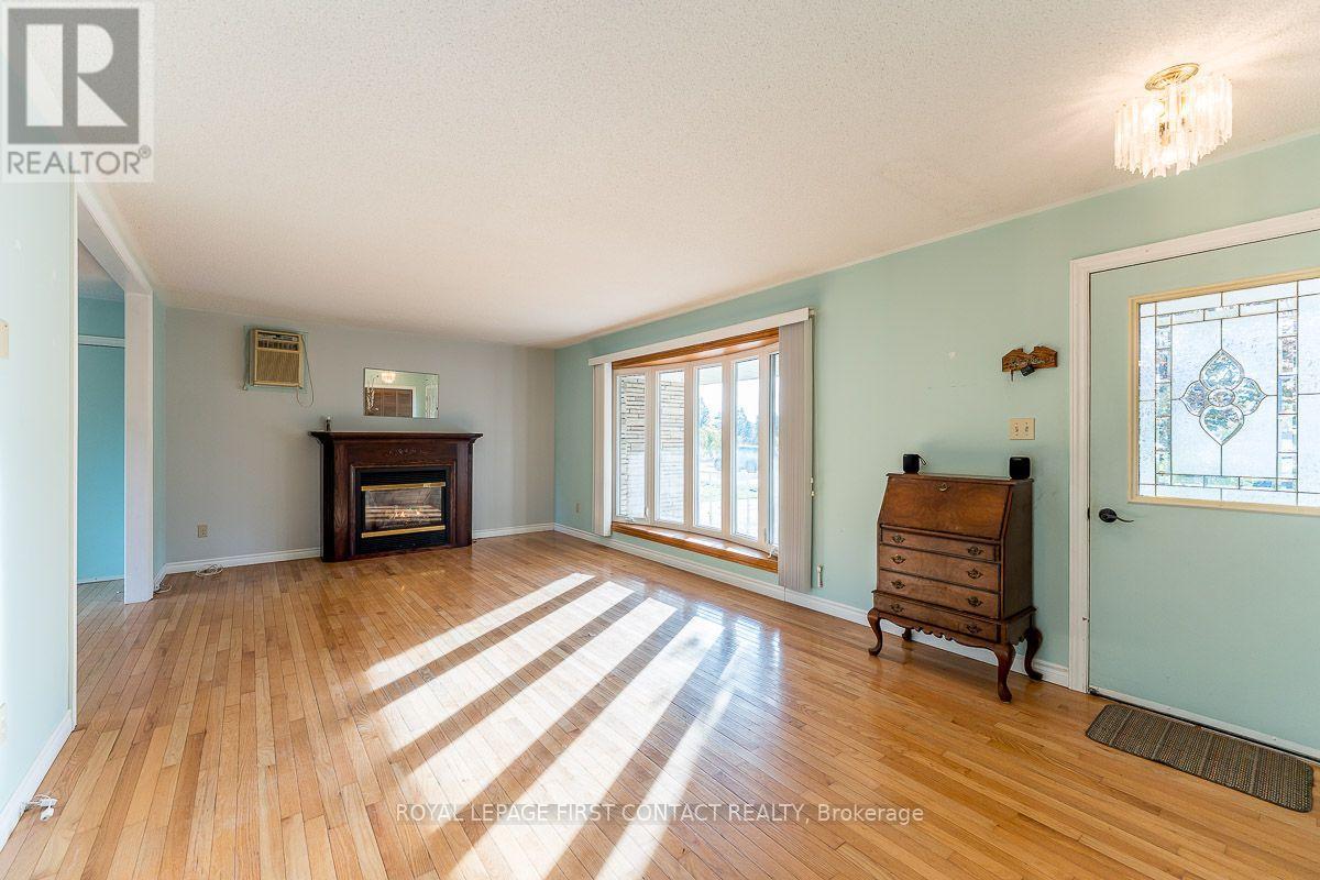 224 Christopher Street, Clearview, Ontario  L0M 1S0 - Photo 8 - S14114492