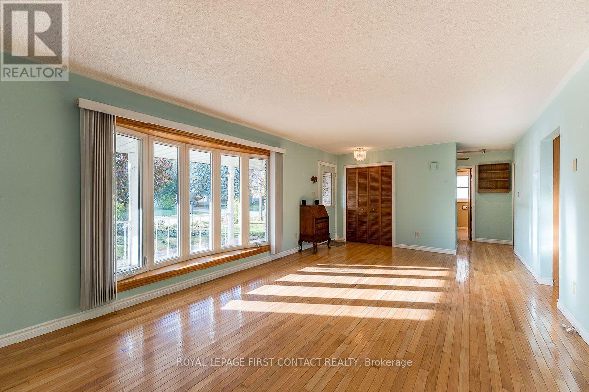 224 Christopher Street, Clearview, Ontario  L0M 1S0 - Photo 9 - S14114492