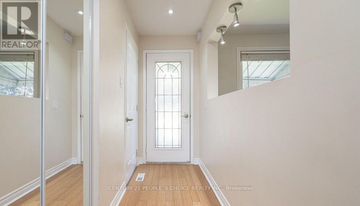 Main - 21 Rawling Crescent, Brampton, Ontario  L6Z 1N7 - Photo 4 - W14114488