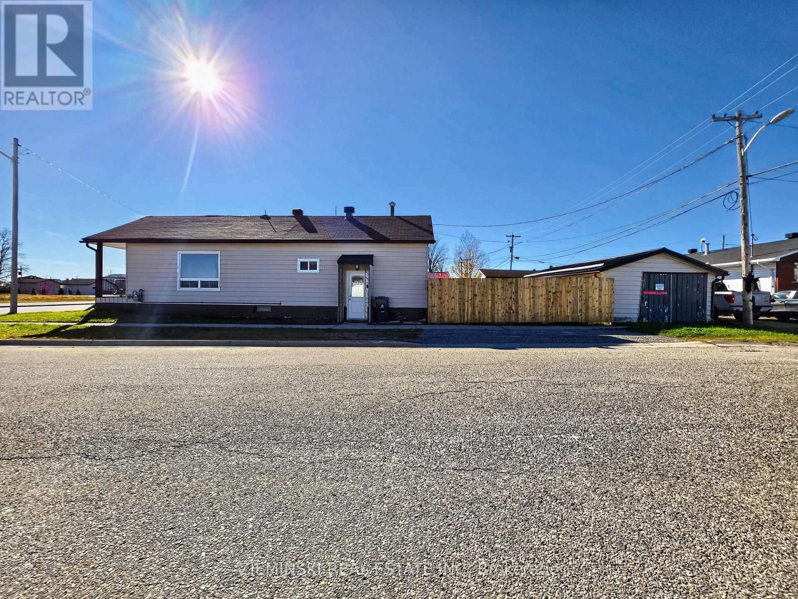 348 Cambridge Avenue, Iroquois Falls, Ontario  P0K 1G0 - Photo 3 - T14114542