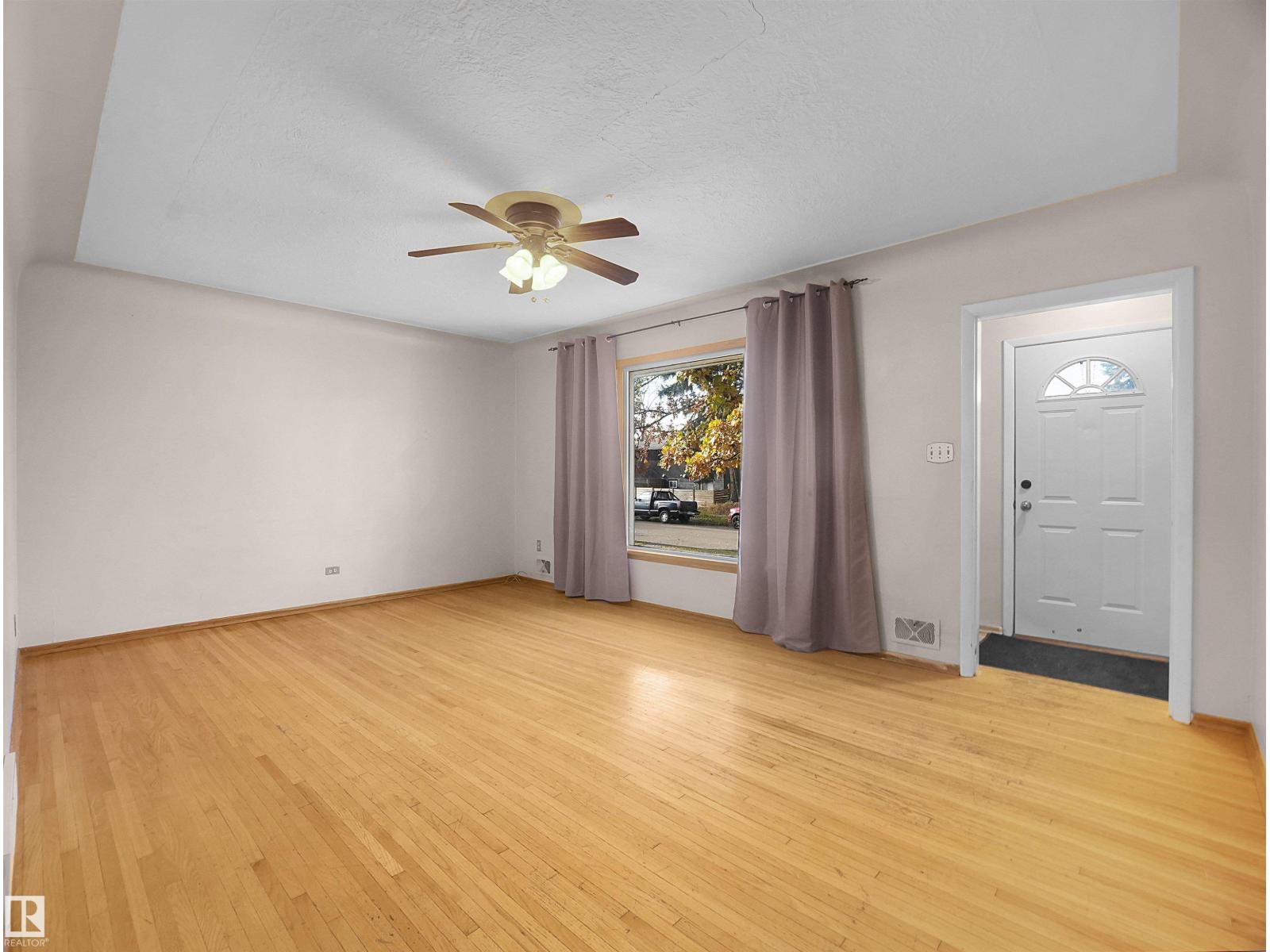12407 96 St NW, Edmonton, Alberta  T5G 1W6 - Photo 3 - E4514207