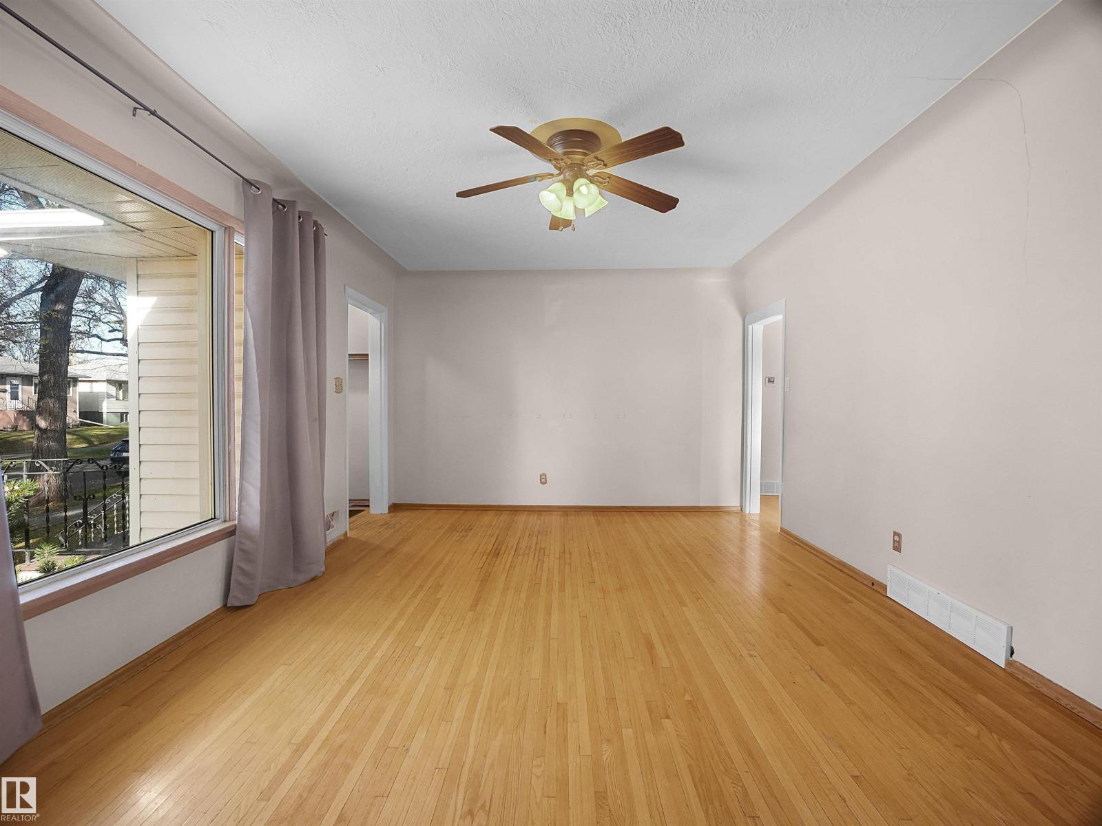 12407 96 St NW, Edmonton, Alberta  T5G 1W6 - Photo 4 - E4514207
