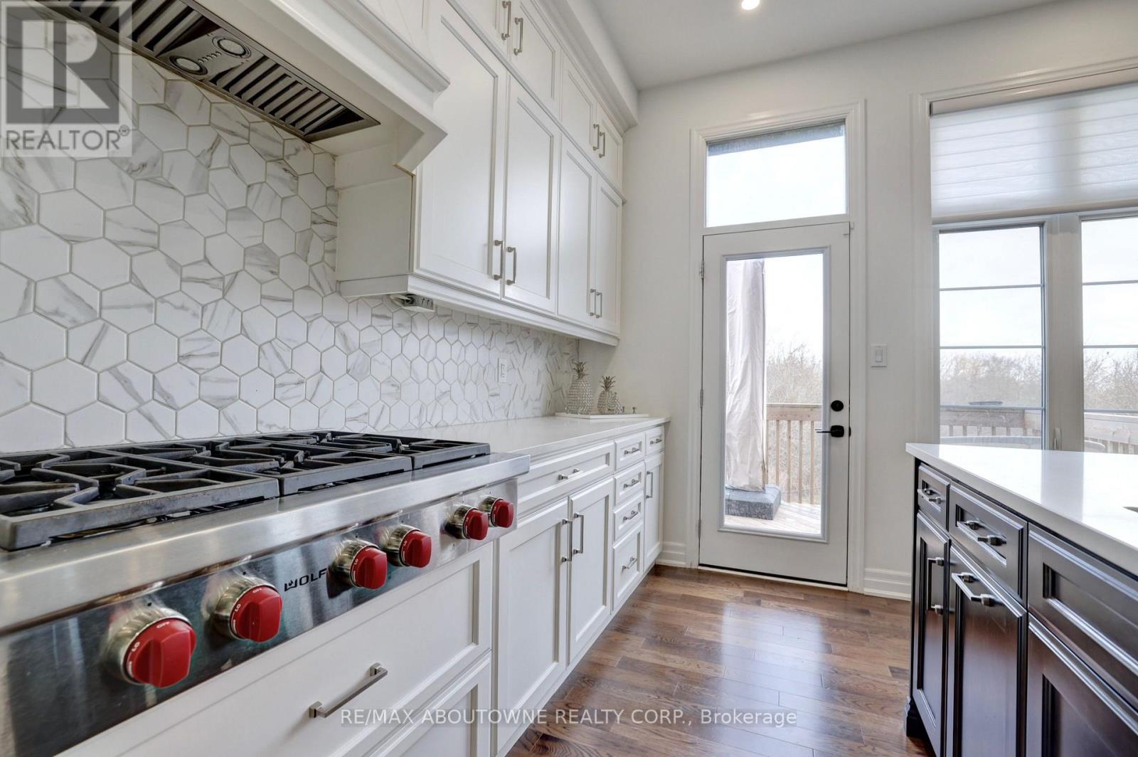 1416 Ford Strathy Crescent, Oakville, Ontario  L6H 6E3 - Photo 10 - W14114612