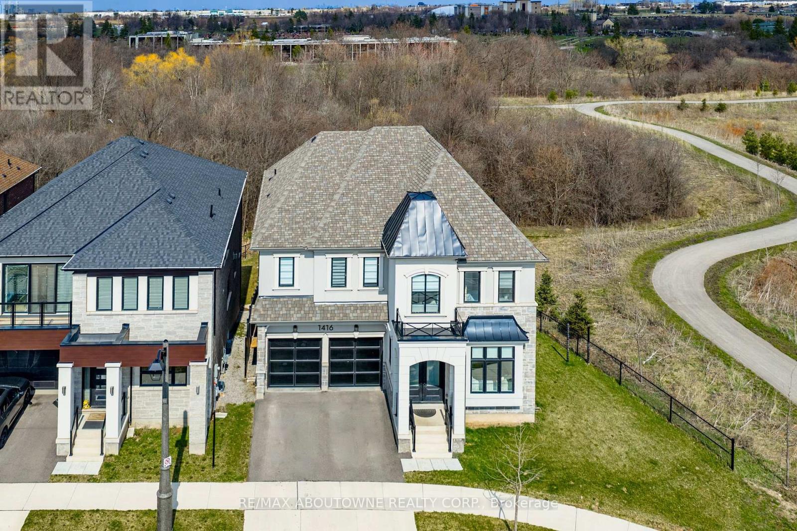 1416 Ford Strathy Crescent, Oakville, Ontario  L6H 6E3 - Photo 2 - W14114612