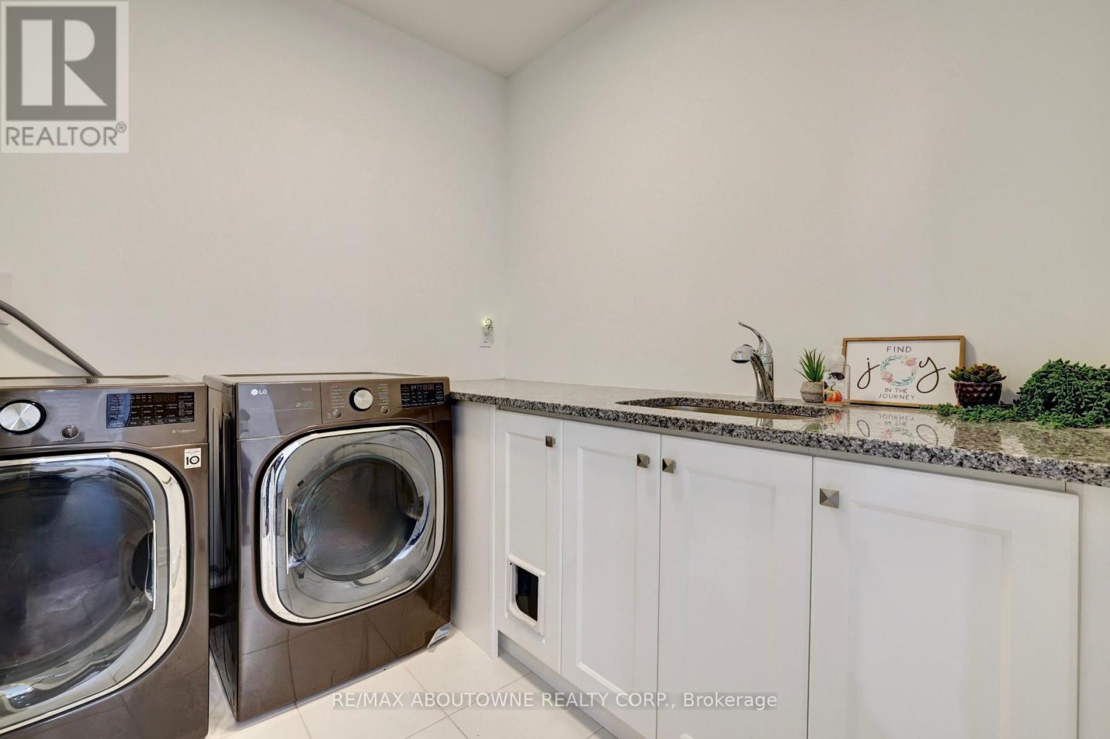 1416 Ford Strathy Crescent, Oakville, Ontario  L6H 6E3 - Photo 24 - W14114612