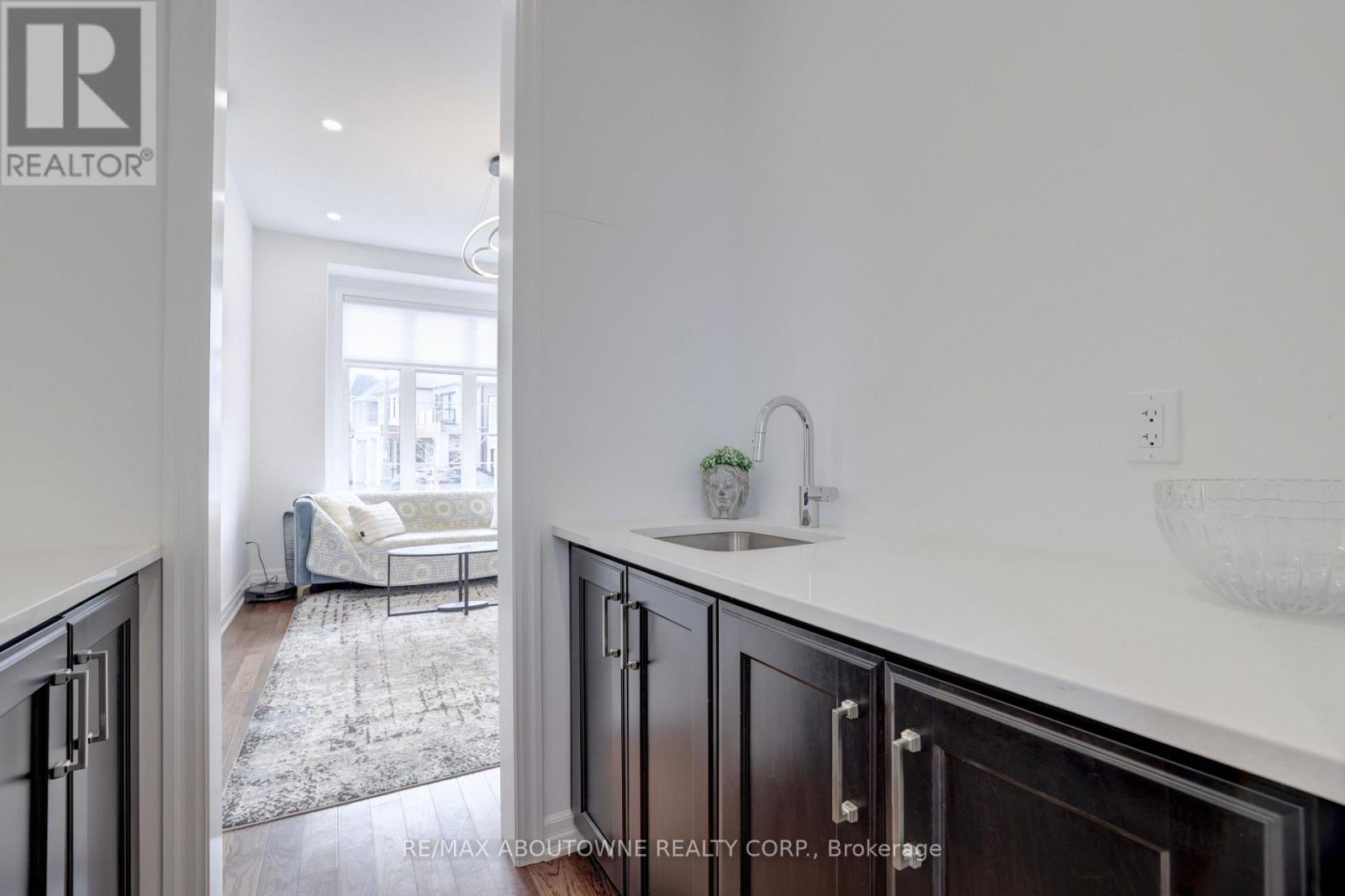 1416 Ford Strathy Crescent, Oakville, Ontario  L6H 6E3 - Photo 6 - W14114612
