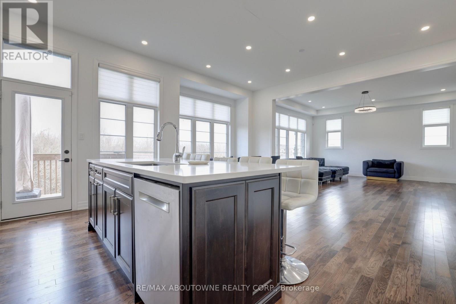 1416 Ford Strathy Crescent, Oakville, Ontario  L6H 6E3 - Photo 9 - W14114612