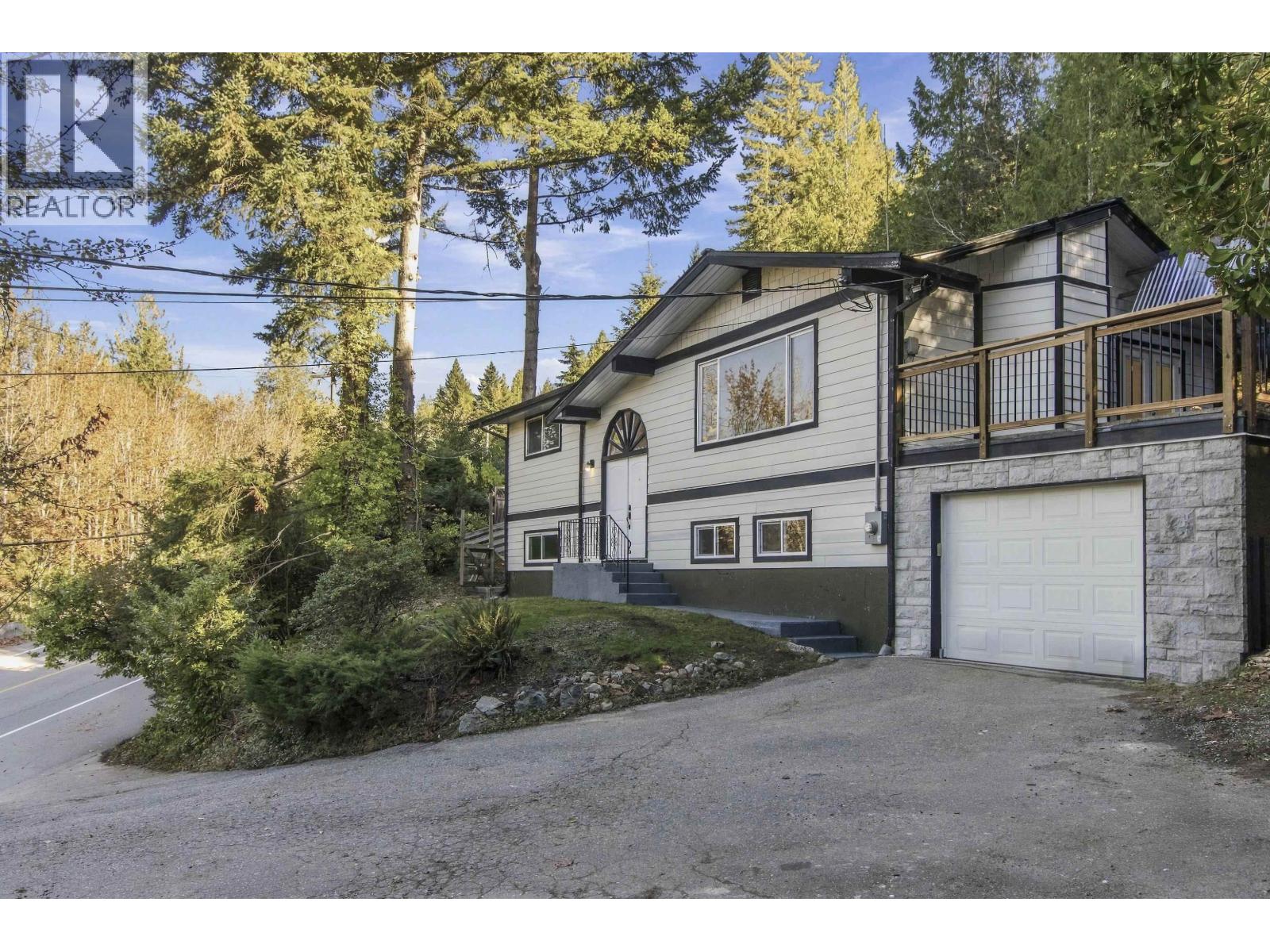 2258 SKYLINE DRIVE, Squamish, British Columbia