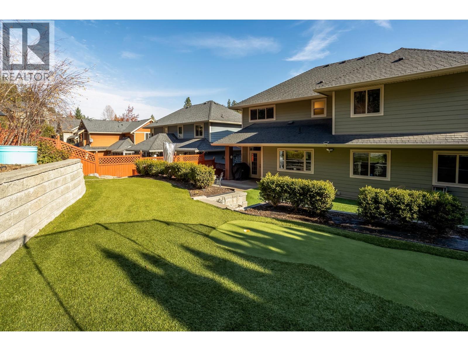 220 Terrace Hill Place, Kelowna, British Columbia  V1V 2T1 - Photo 2 - 10404411