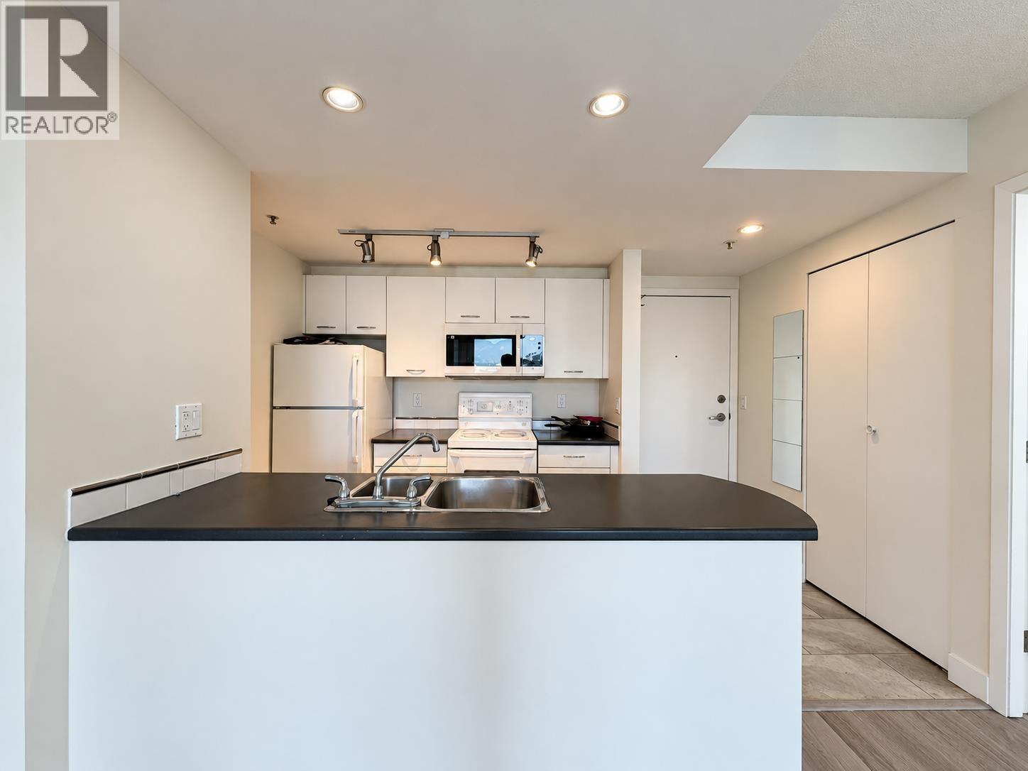 602 1331 W Georgia Street, Vancouver, British Columbia  V6E 4P1 - Photo 3 - R3178300
