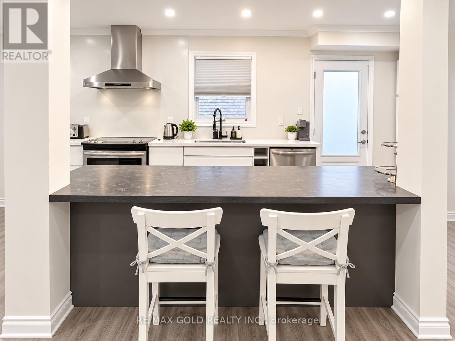20 Sifton Place, Brampton, Ontario  L6Y 2N8 - Photo 4 - W14109904