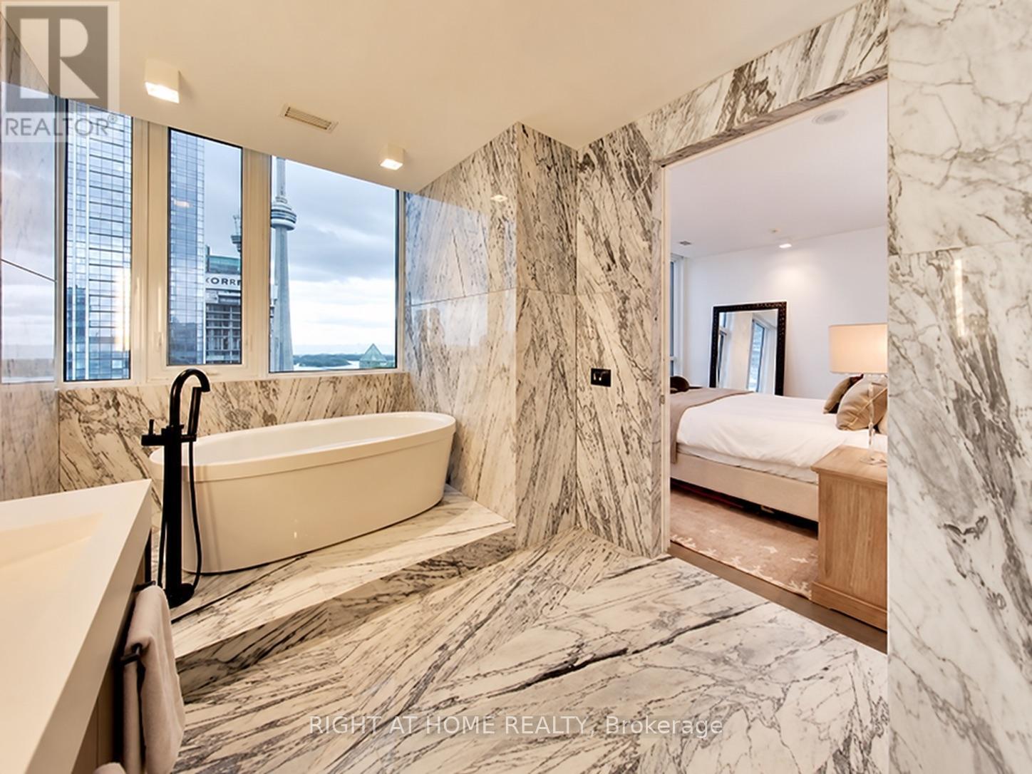 Ph102 - 30 Nelson Street, Toronto, Ontario  M5V 0H5 - Photo 31 - C14109230