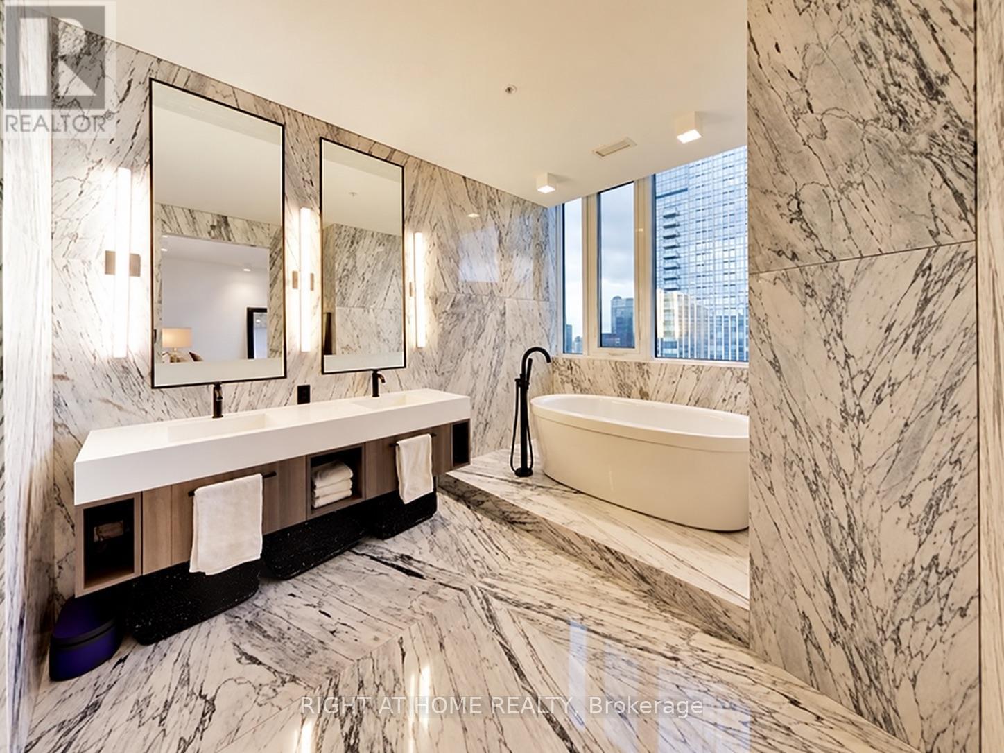 Ph102 - 30 Nelson Street, Toronto, Ontario  M5V 0H5 - Photo 32 - C14109230