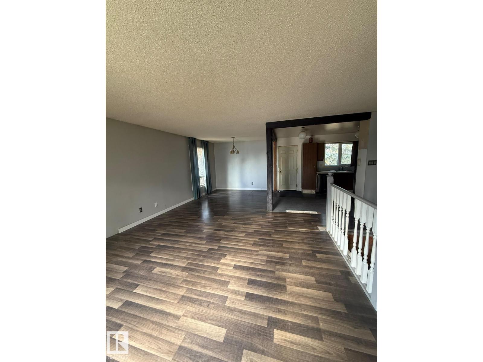 1923 56 St NW, Edmonton, Alberta  T6L 1L6 - Photo 11 - E4514214