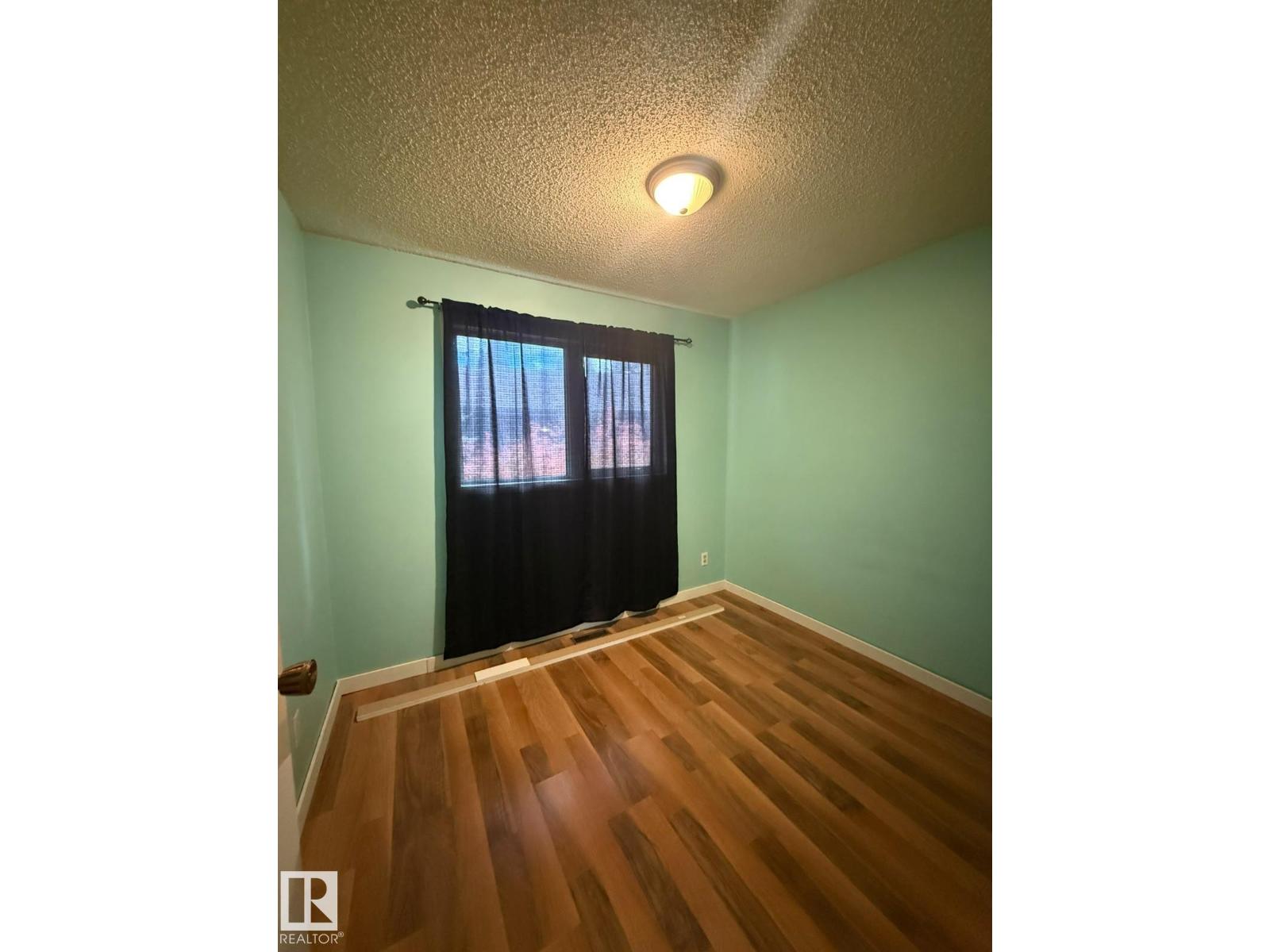 1923 56 St NW, Edmonton, Alberta  T6L 1L6 - Photo 2 - E4514214