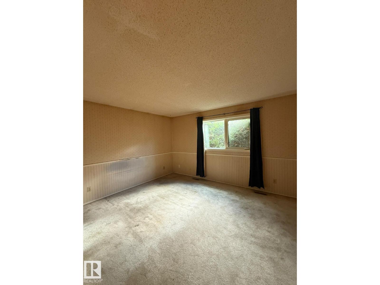 1923 56 St NW, Edmonton, Alberta  T6L 1L6 - Photo 4 - E4514214
