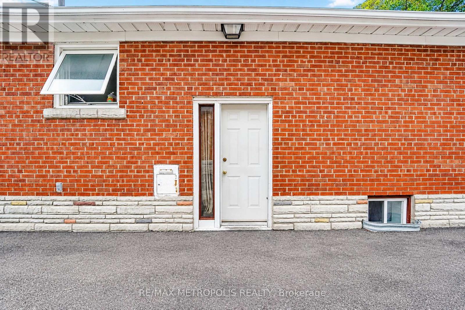 46 Miramar Crescent, Toronto, Ontario  M1J 1R4 - Photo 3 - E14093310