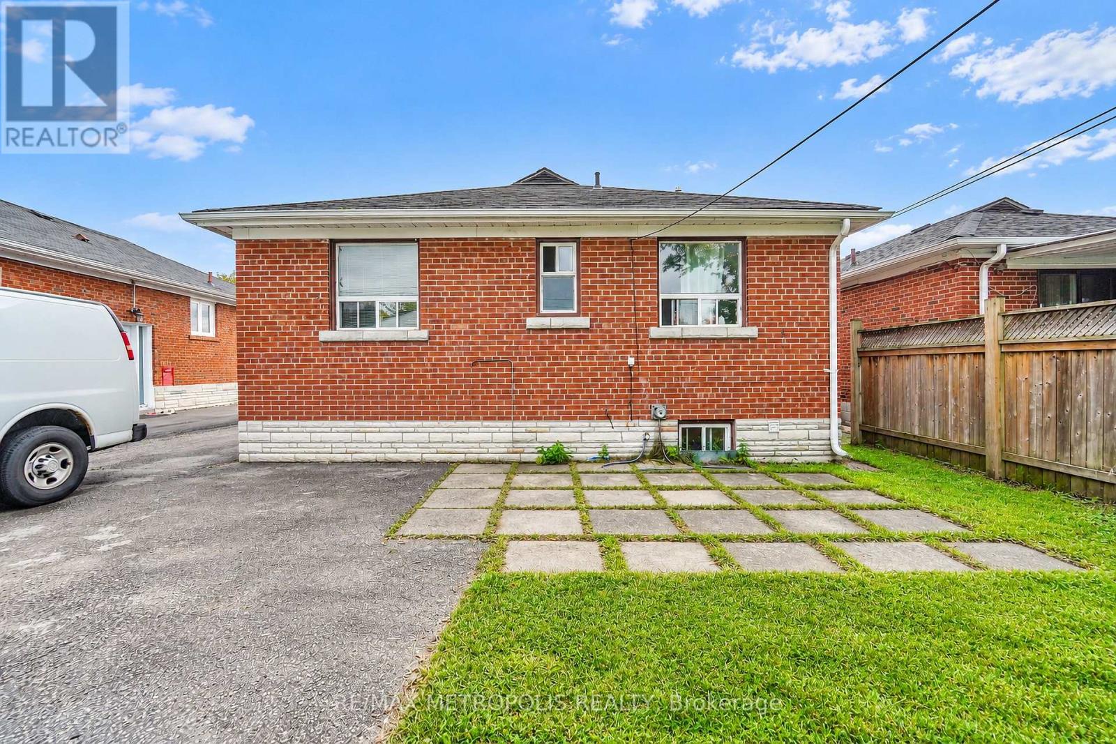 46 Miramar Crescent, Toronto, Ontario  M1J 1R4 - Photo 4 - E14093310