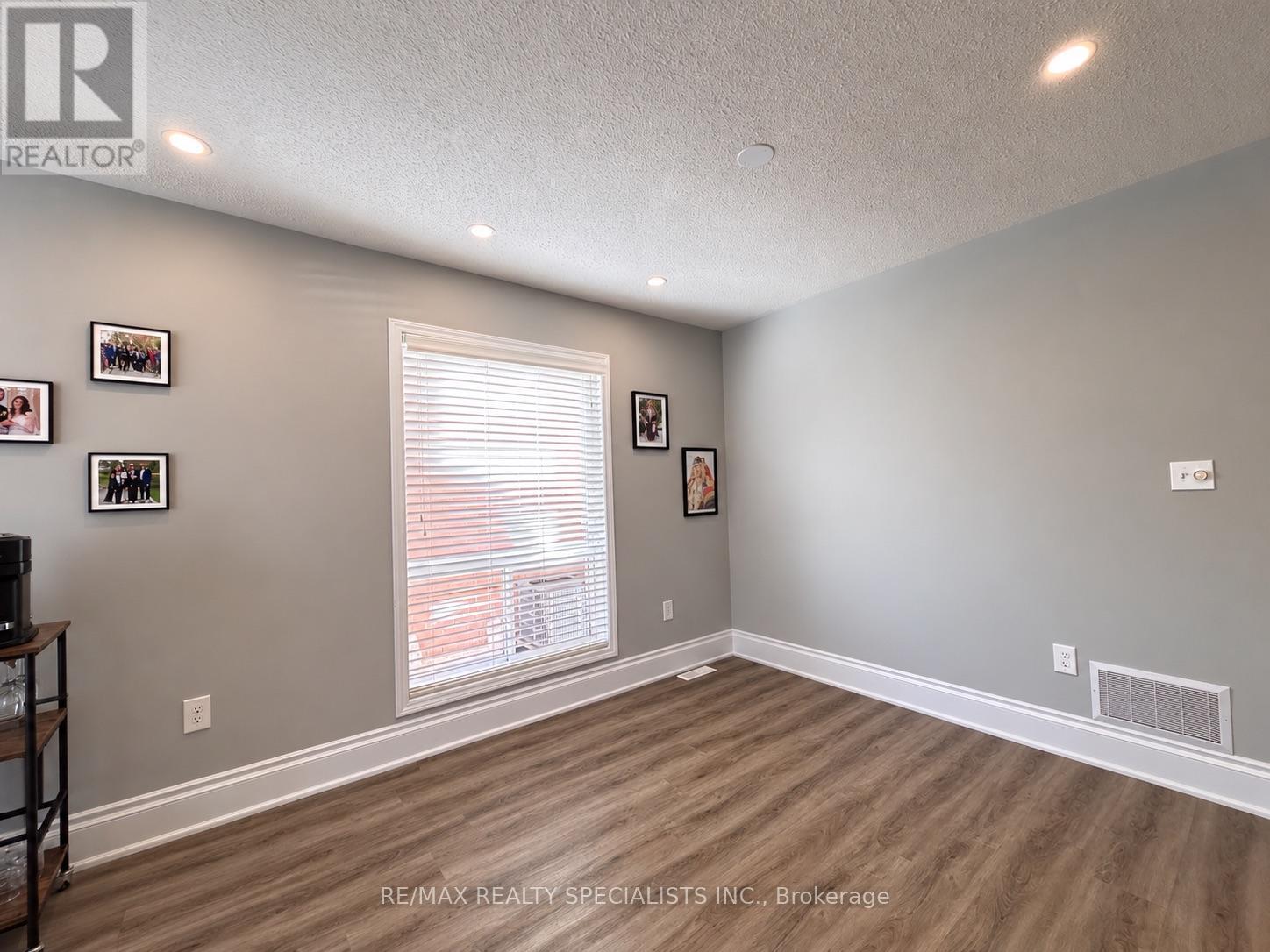 1061 Clark Boulevard, Milton, Ontario  L9T 6Y5 - Photo 4 - W14114740
