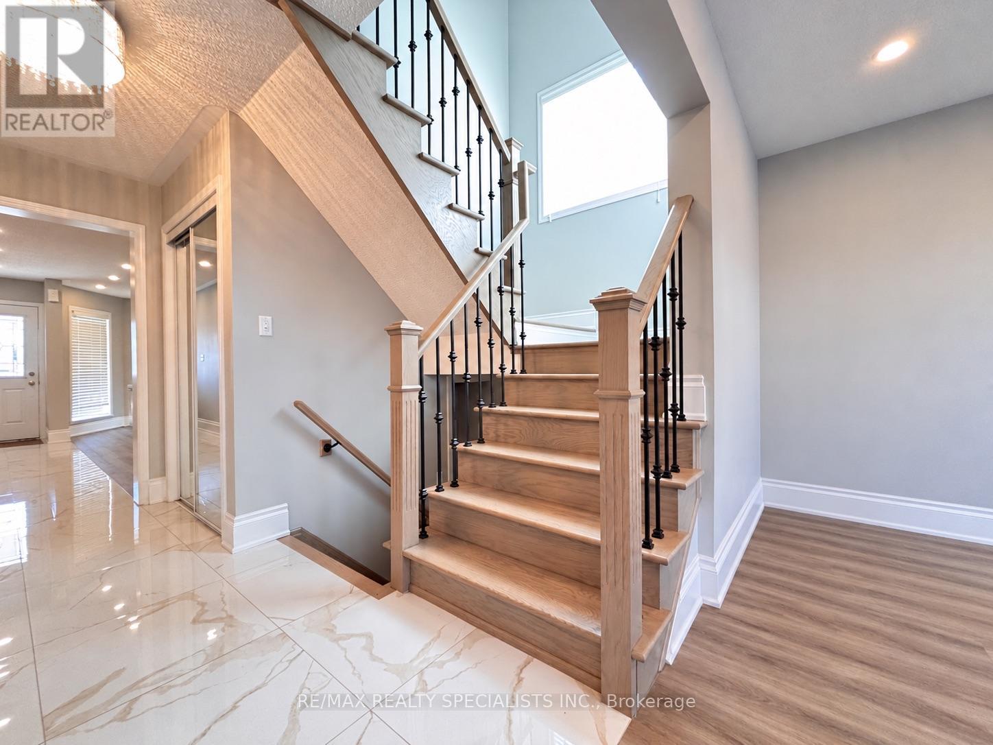 1061 Clark Boulevard, Milton, Ontario  L9T 6Y5 - Photo 6 - W14114740
